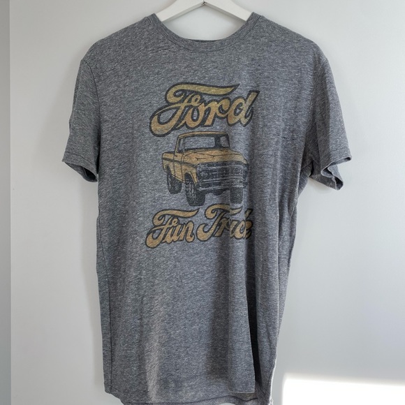 2 Lucky Brand Vintage T-Shirt (S) - Picture 5 of 8